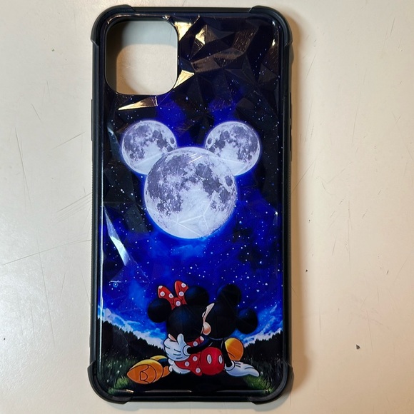 Mickey & Minnie Mouse iPhone 11 pro max Case - Picture 1 of 8